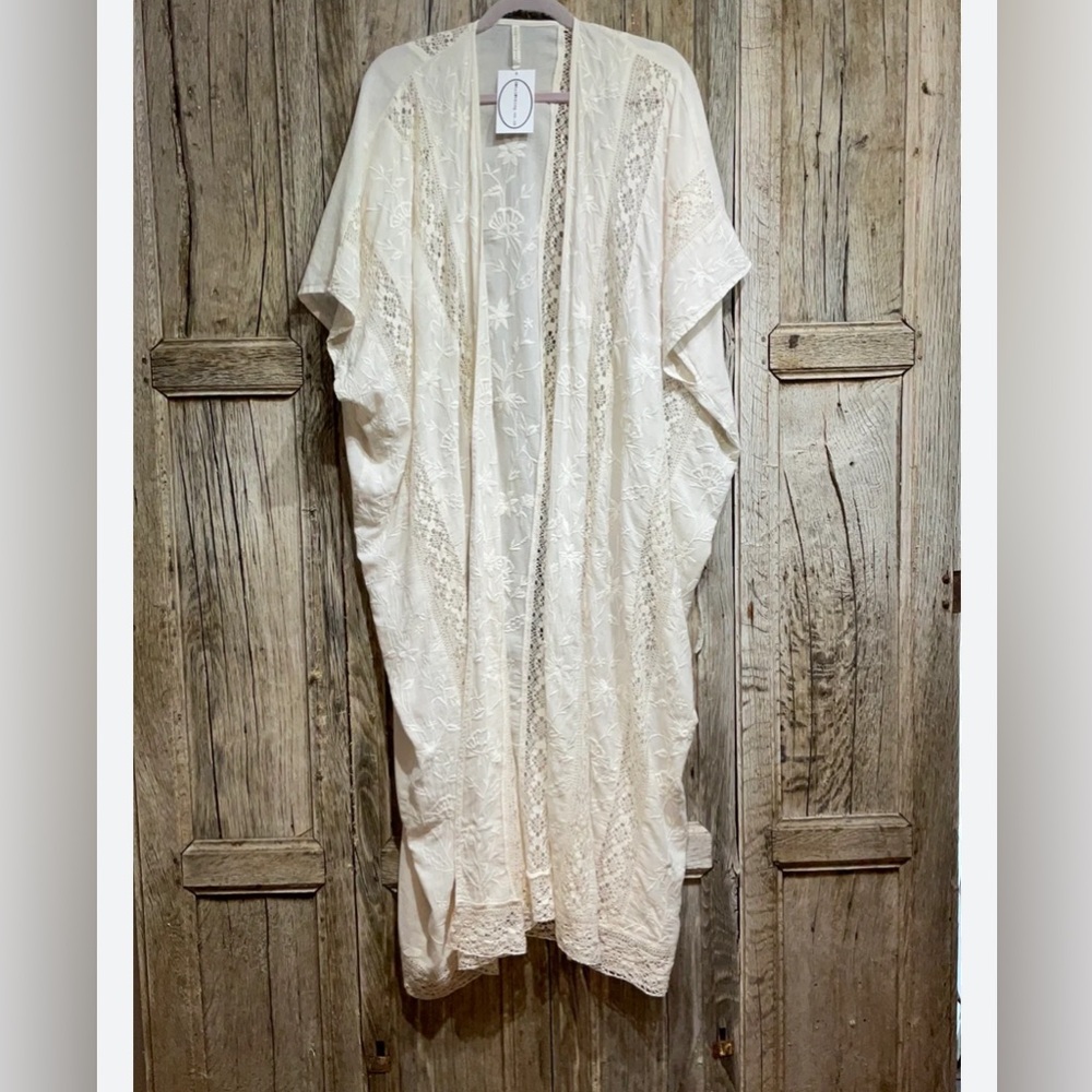 Magnolia Pearl Lace Robe